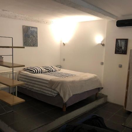 Studio Centre Ville Proche Gare Avec Cour Privee Carcassone Exterior photo